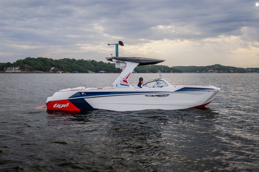 2027 TIGÉ ULTRÉ 25ZX on display at the Big Thunder Marine Fall Boat Show