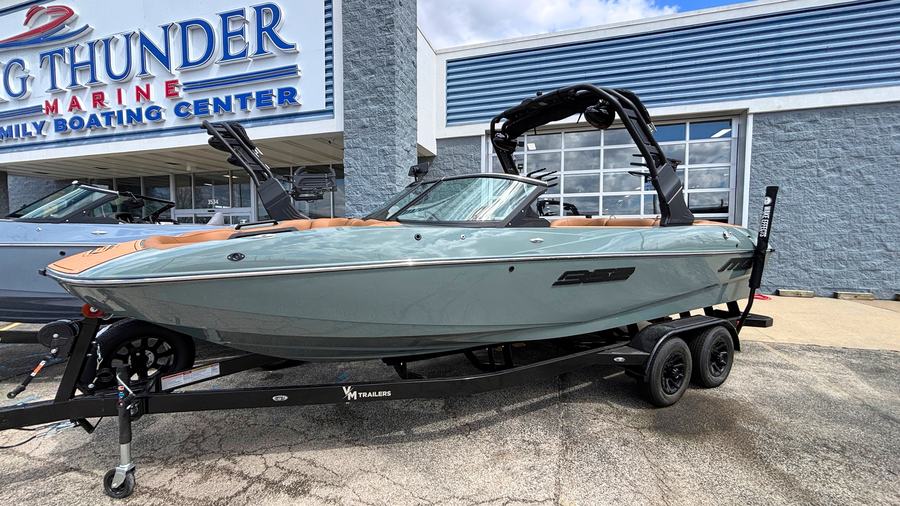 2026 MB SPORTS on display at the Big Thunder Marine Fall Boat Show